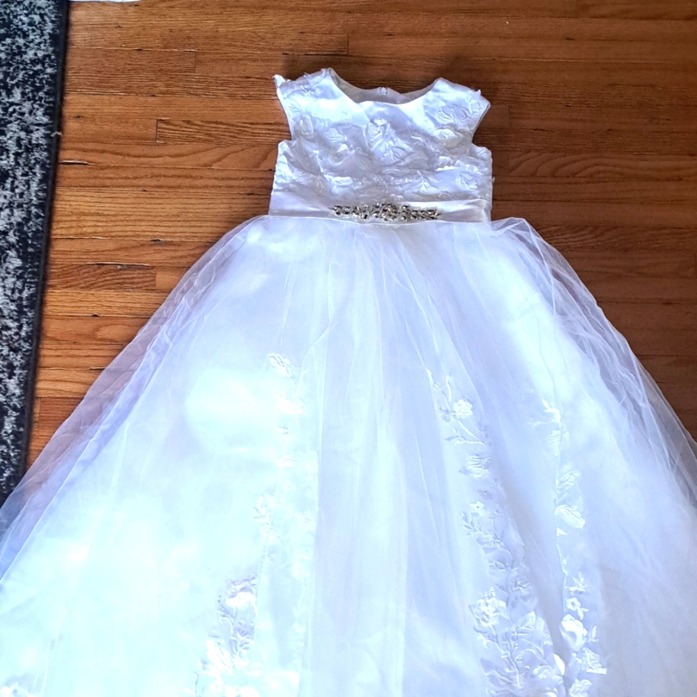 Beautiful white formal dress for girls